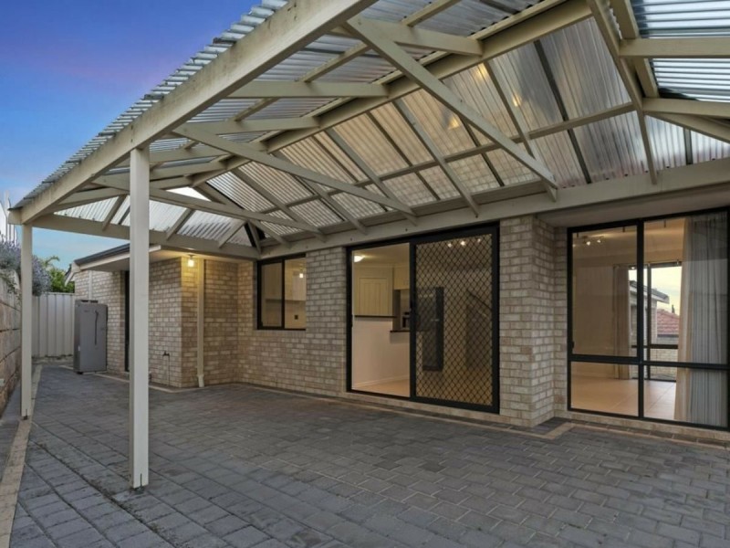 2/9 Henrietta Court, Coogee WA 6166