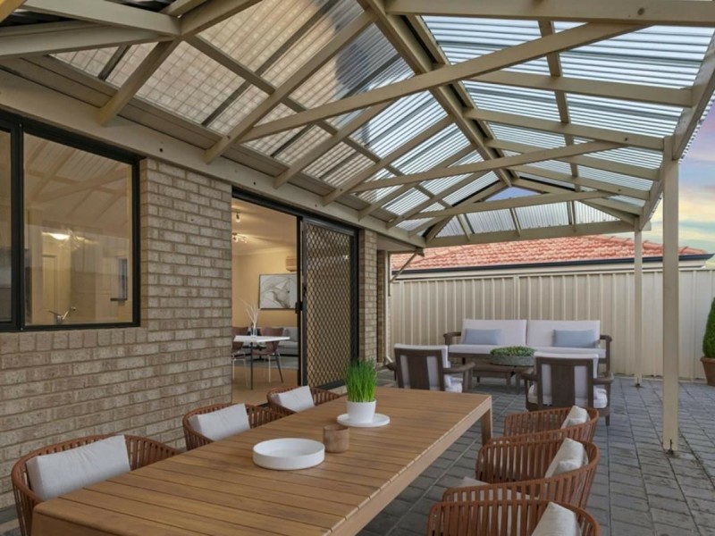 2/9 Henrietta Court, Coogee WA 6166