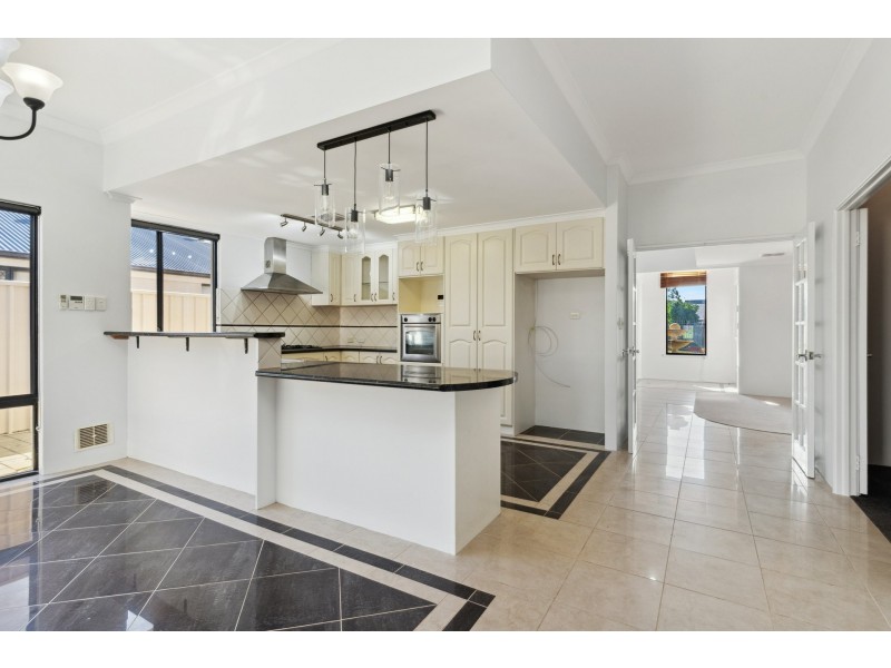 18 Hockley Loop, Canning Vale WA 6155
