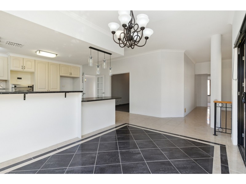 18 Hockley Loop, Canning Vale WA 6155