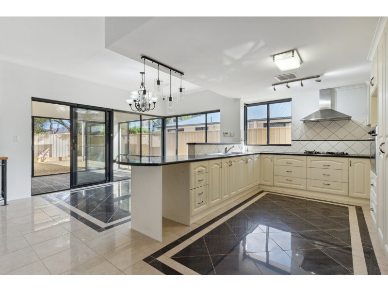 18 Hockley Loop, Canning Vale WA 6155
