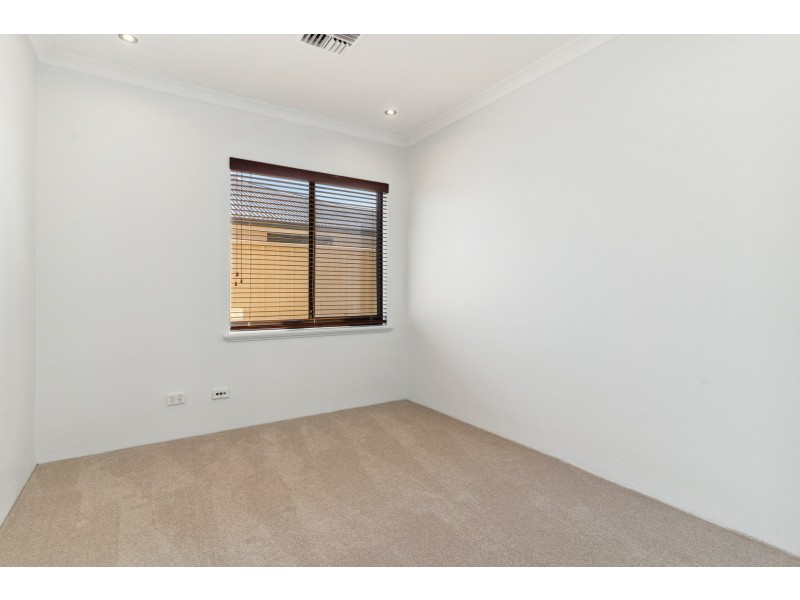 18 Hockley Loop, Canning Vale WA 6155