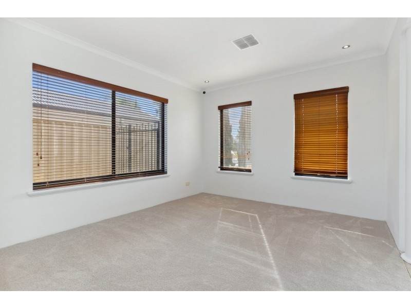18 Hockley Loop, Canning Vale WA 6155