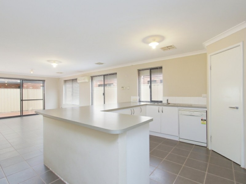 1/1 Peaceful Bay Prominade, Secret Harbour WA 6173