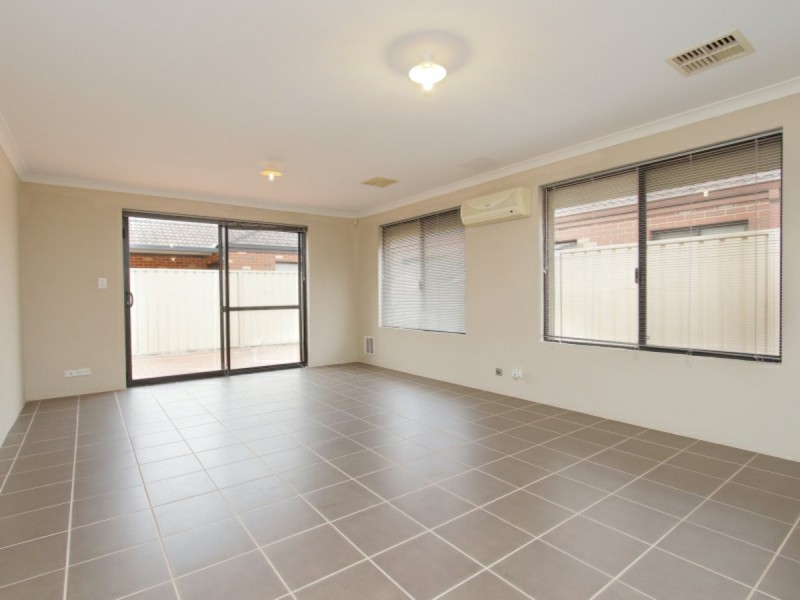 1/1 Peaceful Bay Prominade, Secret Harbour WA 6173