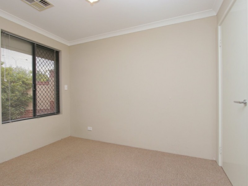 1/1 Peaceful Bay Prominade, Secret Harbour WA 6173