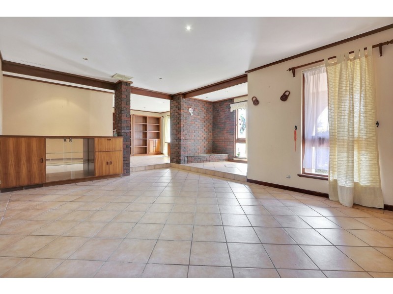 6 Rosalind Court, Rossmoyne WA 6148