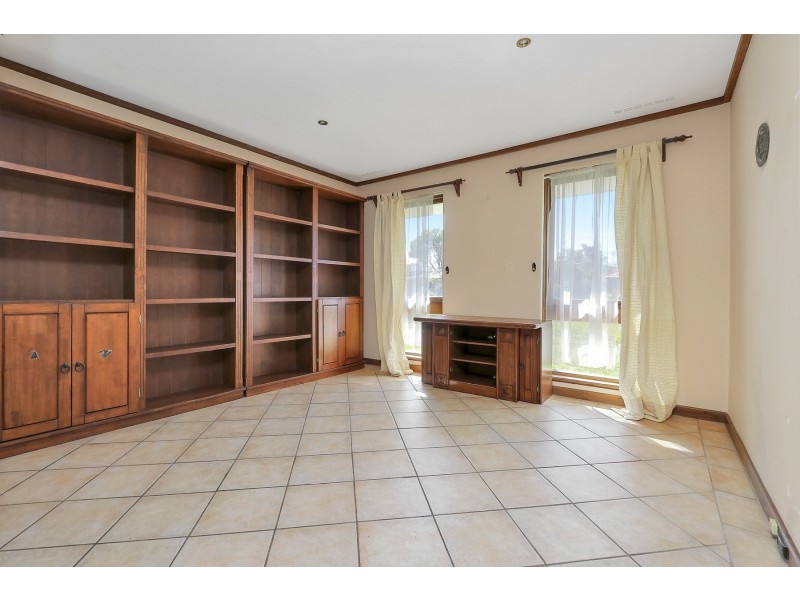 6 Rosalind Court, Rossmoyne WA 6148