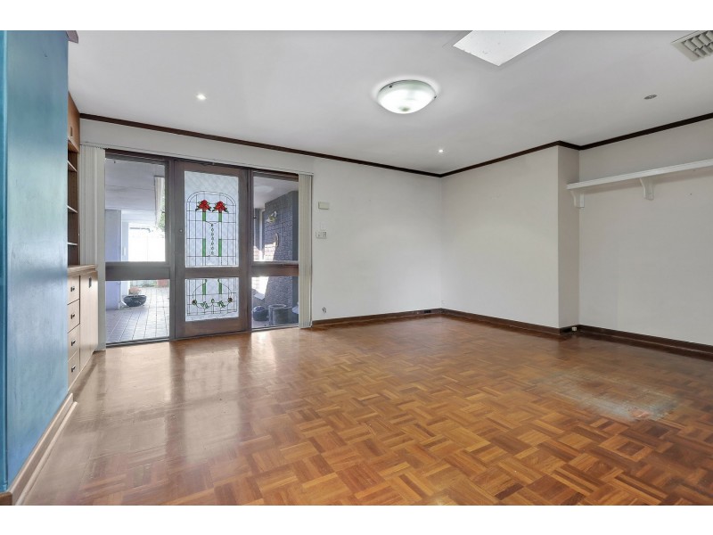 6 Rosalind Court, Rossmoyne WA 6148