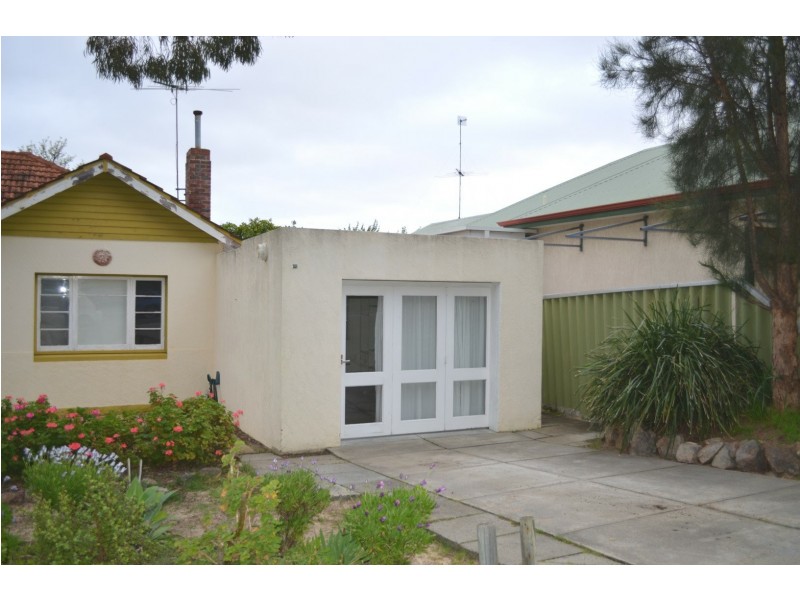 5 Kemmish Crescent, Melville WA 6156