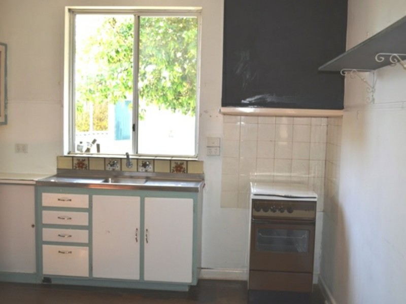 5 Kemmish Crescent, Melville WA 6156