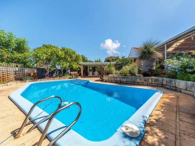 8 Flint Court, Leeming WA 6149