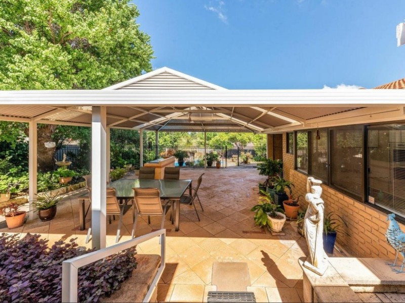 8 Flint Court, Leeming WA 6149