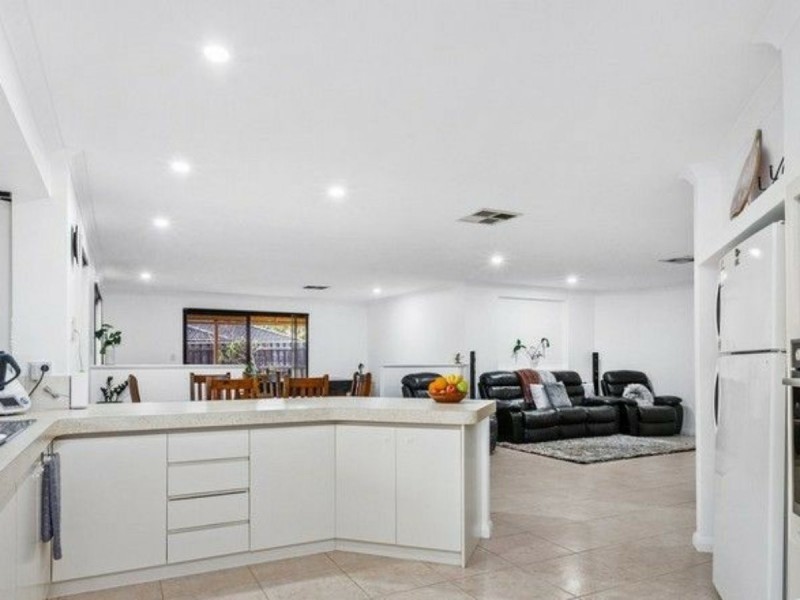 3 Cliff Lane, Halls Head WA 6210