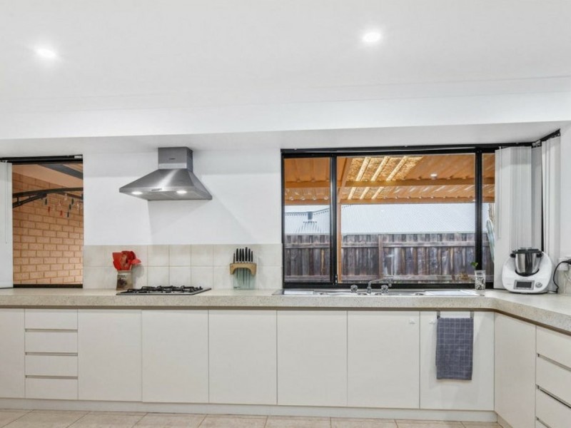 3 Cliff Lane, Halls Head WA 6210