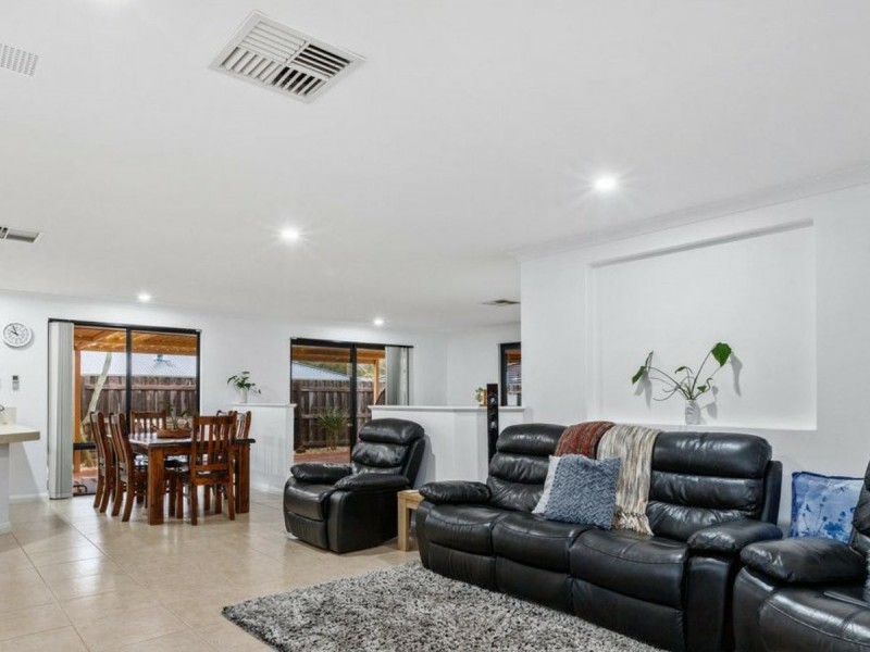 3 Cliff Lane, Halls Head WA 6210