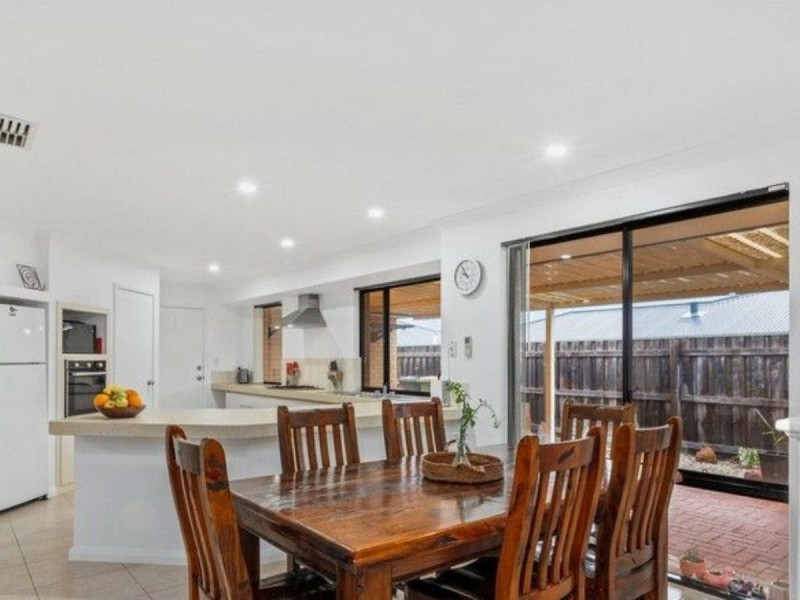 3 Cliff Lane, Halls Head WA 6210