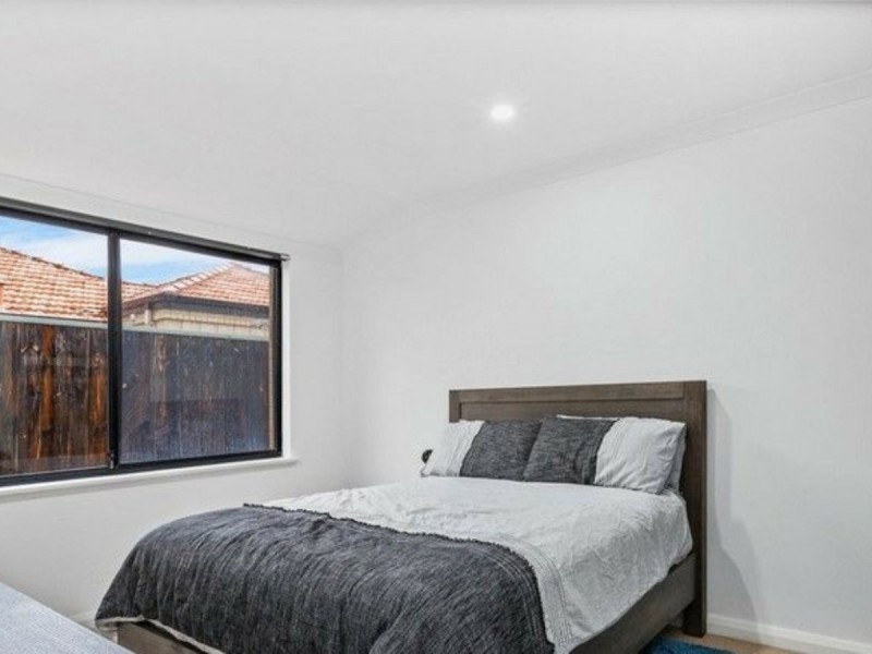 3 Cliff Lane, Halls Head WA 6210