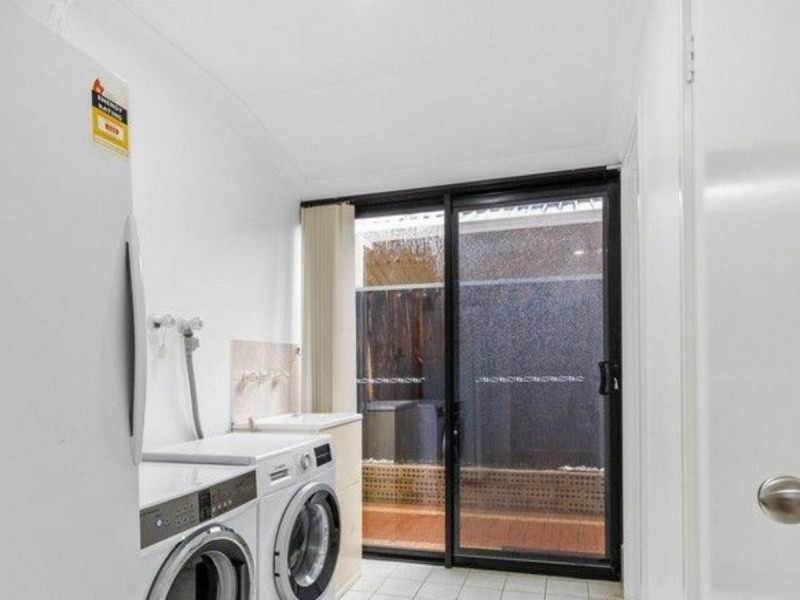 3 Cliff Lane, Halls Head WA 6210