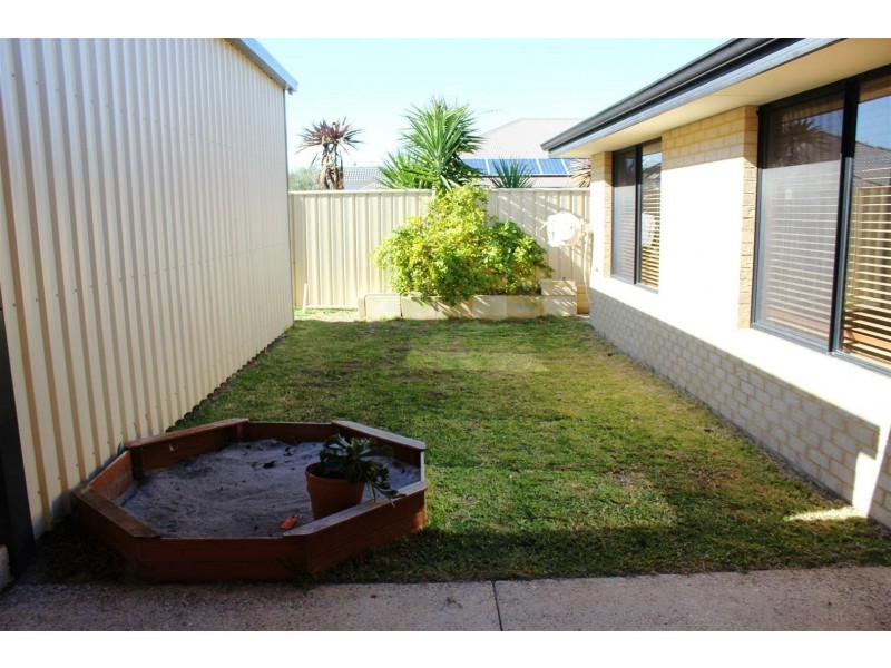 10 Jacksonia Prom, Success WA 6164