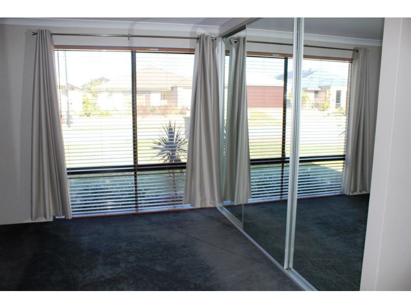 10 Jacksonia Prom, Success WA 6164