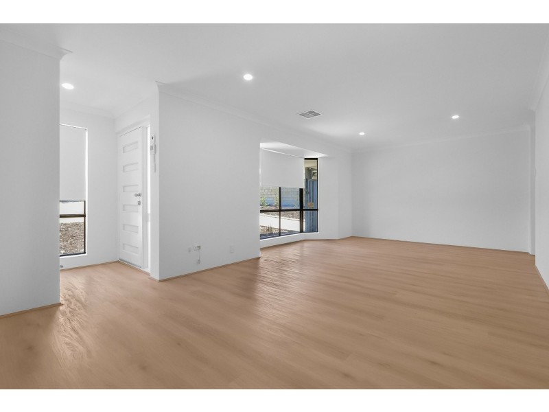 102 Elderberry Drive, South Lake WA 6164