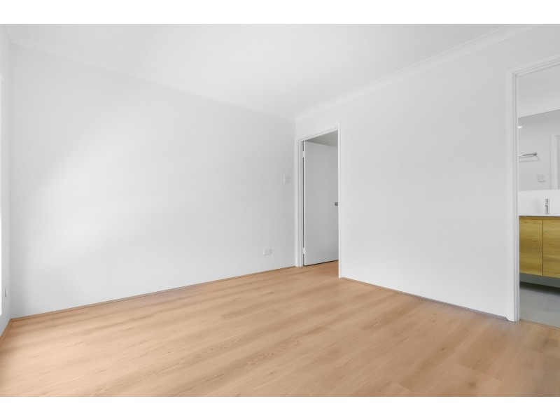 102 Elderberry Drive, South Lake WA 6164