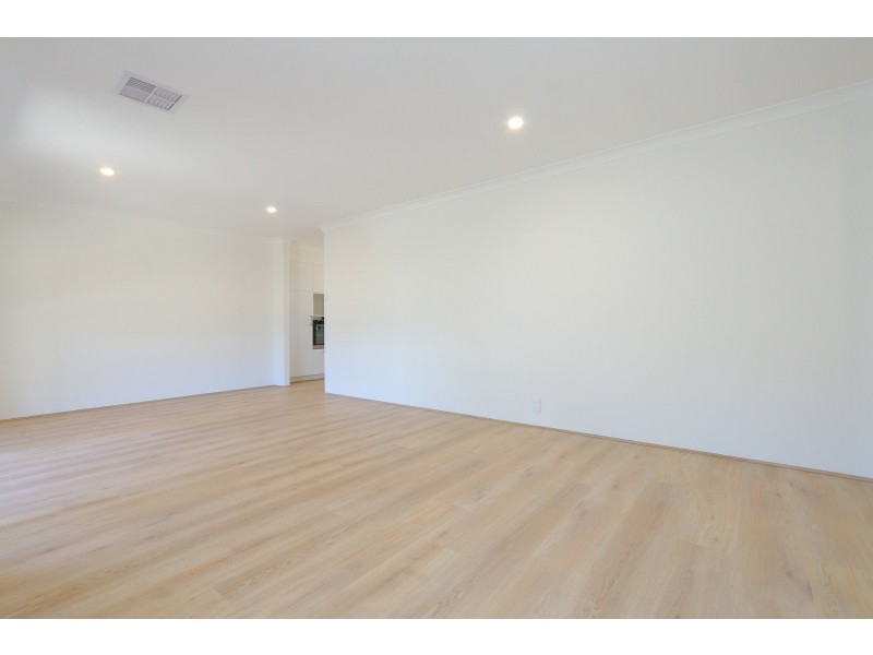 102 Elderberry Drive, South Lake WA 6164