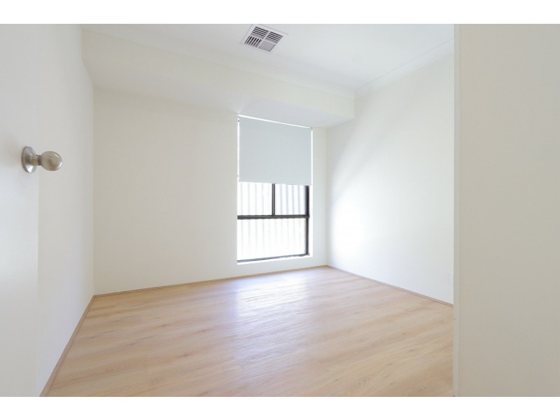 102 Elderberry Drive, South Lake WA 6164