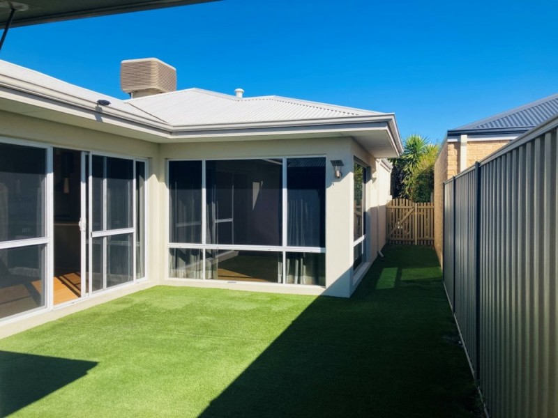 16 Hearst Link, Piara Waters WA 6112