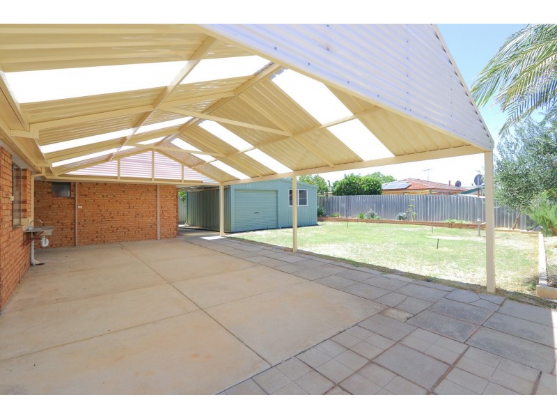 56 Regal Drive, Thornlie WA 6108