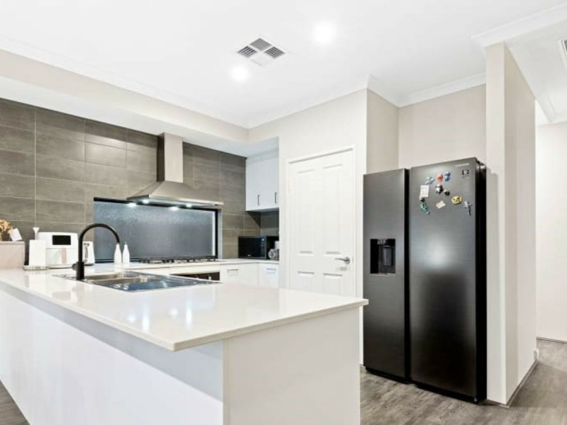 33 Little Close, East Cannington WA 6107