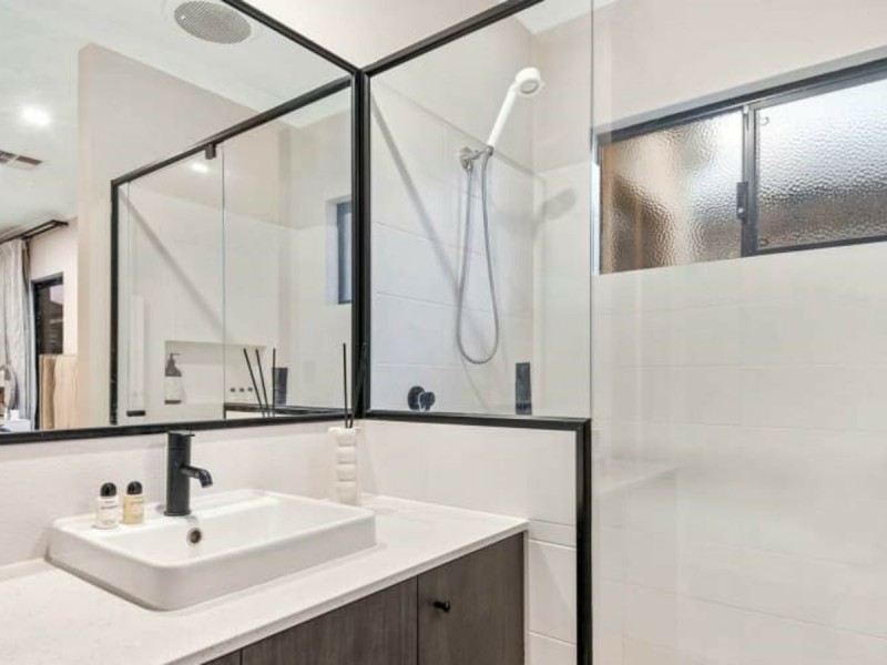 33 Little Close, East Cannington WA 6107