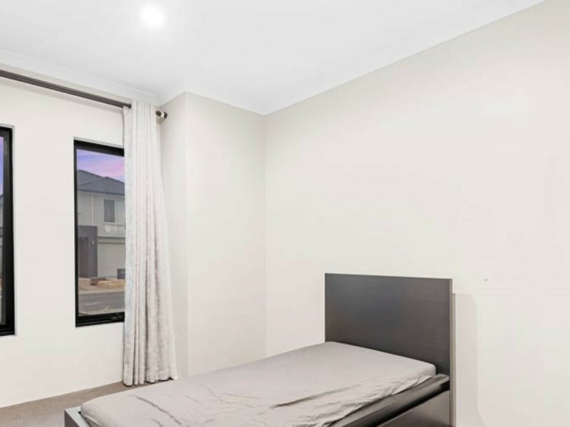 33 Little Close, East Cannington WA 6107