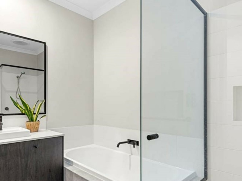 33 Little Close, East Cannington WA 6107