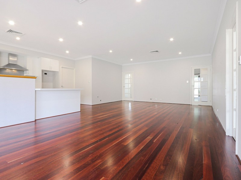 111 Kitchener Road, Alfred Cove WA 6154