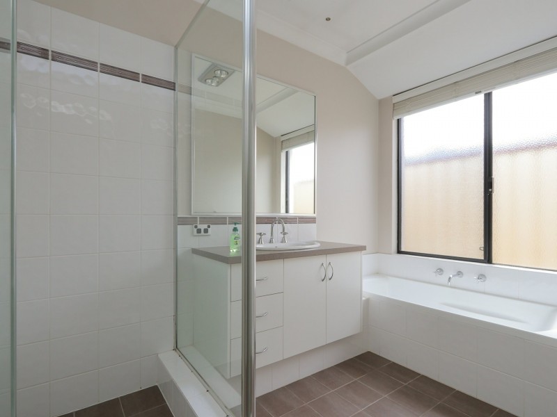 111 Kitchener Road, Alfred Cove WA 6154