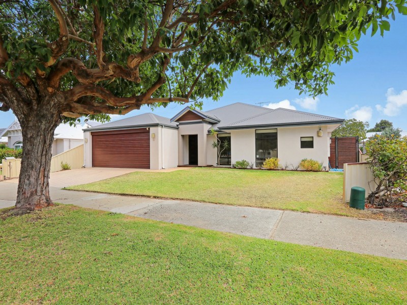 111 Kitchener Road, Alfred Cove WA 6154