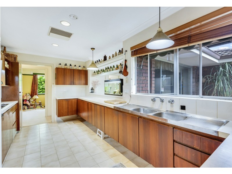 2 Desford Close, Shelley WA 6148