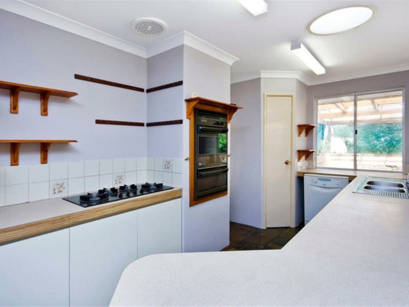 6 Callicoma Court, South Lake WA 6164