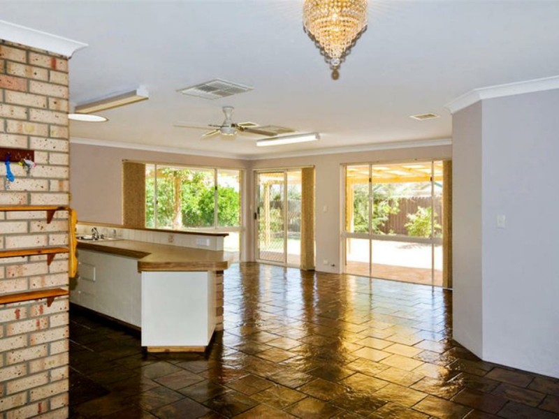 6 Callicoma Court, South Lake WA 6164