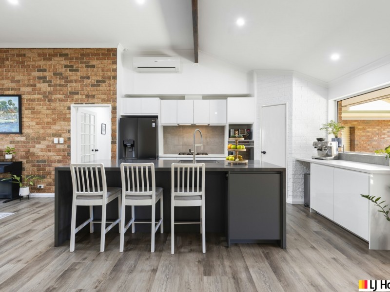 10 Eastwood Parade, Canning Vale WA 6155