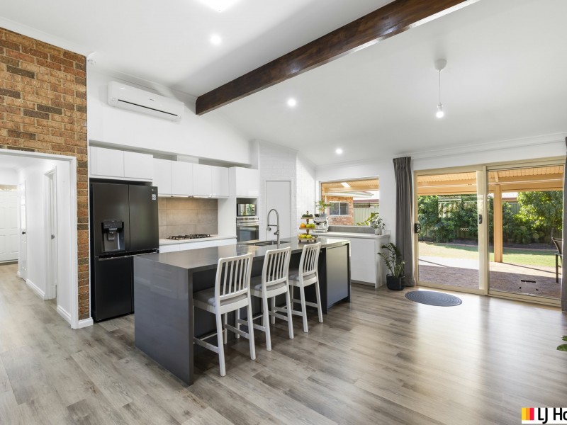 10 Eastwood Parade, Canning Vale WA 6155