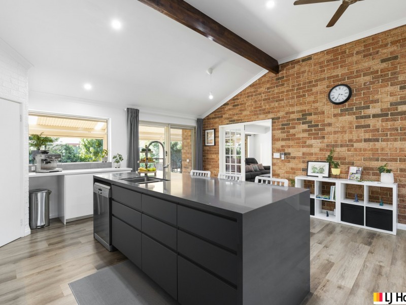 10 Eastwood Parade, Canning Vale WA 6155