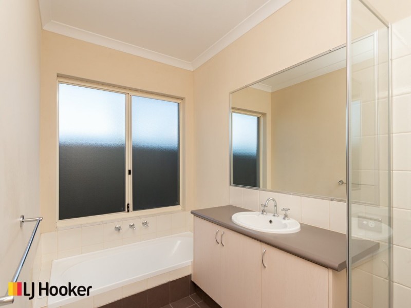 6 Weybridge Drive, Wellard WA 6170