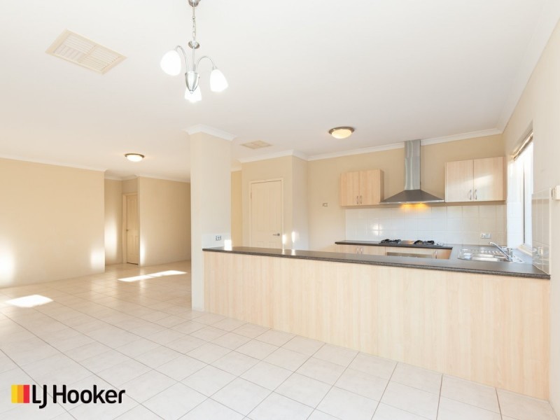 6 Weybridge Drive, Wellard WA 6170