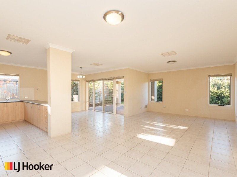 6 Weybridge Drive, Wellard WA 6170