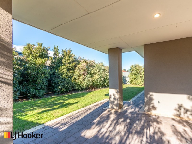 6 Weybridge Drive, Wellard WA 6170