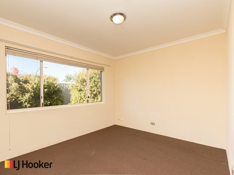 6 Weybridge Drive, Wellard WA 6170