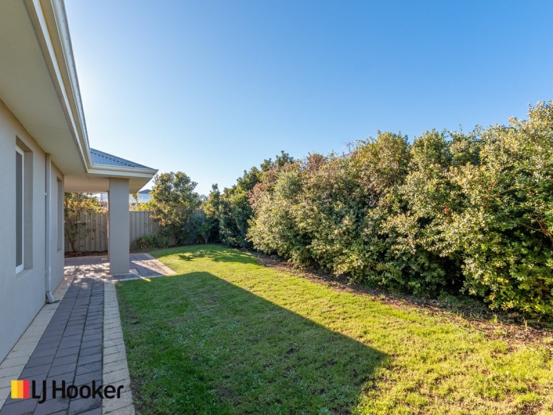 6 Weybridge Drive, Wellard WA 6170